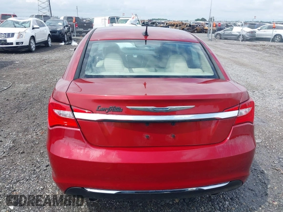 2013 Chrysler 200 LX z VIN 1C3CCBAG2DN767549, wystawiony jako IAAI lot #42081076 z przebiegiem 121 759 mil mil oraz . Historia ofert i sprzedaży dostępna na DreamBid. Obrazek 16.