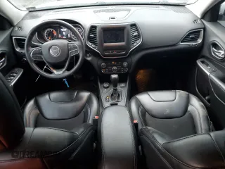 2019 Jeep Cherokee Altitude z VIN 1C4PJMLX6KD415525, wystawiony jako Copart lot #59932625 z przebiegiem 94 267 mil mil oraz Szkoda całkowita • Salvage title. Historia ofert i sprzedaży dostępna na DreamBid. Obrazek 8.