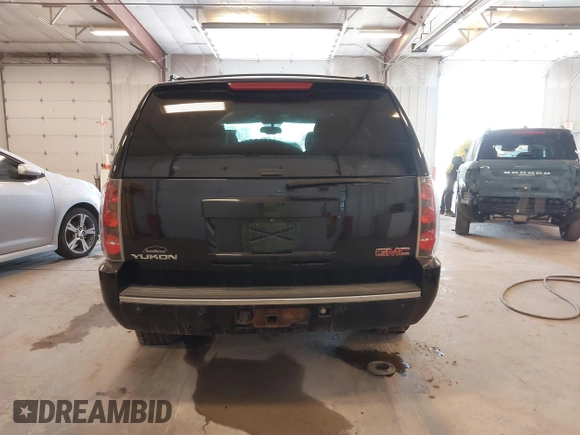 2013 GMC Yukon Denali with VIN 1GKS2EEF2DR221845, listed as a IAAI auction lot 42148383 with 226,367 mi miles. Bid and sale history available at carsss.com. Image 16.