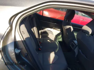 2024 Toyota Camry LE z VIN 4T1C11AK3RU847743, wystawiony jako IAAI lot #41886636 z przebiegiem 22 814 mil mil oraz . Historia ofert i sprzedaży dostępna na DreamBid. Obrazek 8.