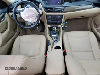 2014 BMW X1 xDrive28i z VIN WBAVL1C5XEVY10401, wystawiony jako Copart lot #72588914 z przebiegiem Nie podano mil oraz Szkody całkowita. Historia ofert i sprzedaży dostępna na DreamBid. Obrazek 8.