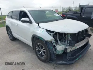 2017 Toyota Highlander LE z VIN 5TDZZRFHXHS199114, wystawiony jako IAAI lot #41955064 z przebiegiem 216 787 mil mil oraz . Historia ofert i sprzedaży dostępna na DreamBid. Obrazek 1.