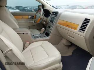2007 Lincoln MKX with VIN 2LMDU88C27BJ06705, listed as a IAAI auction lot 41933459 with 208,246 mi miles. Bid and sale history available at carsss.com. Image 5.