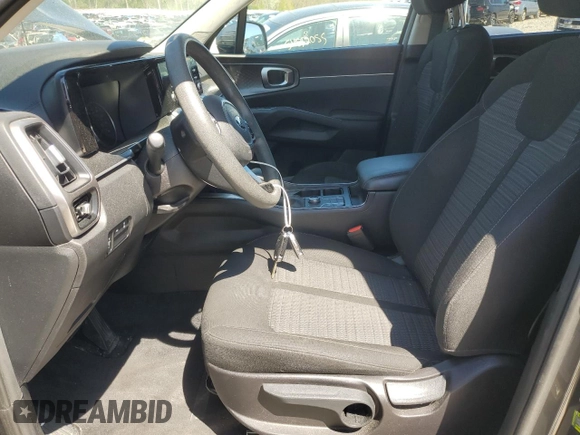 2021 Kia Sorento LX z VIN 5XYRGDLC4MG073856, wystawiony jako Copart lot #55114875 z przebiegiem 52 439 mil mil oraz Szkoda całkowita • Salvage title. Historia ofert i sprzedaży dostępna na DreamBid. Obrazek 7.