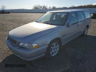 1998 Volvo V70 GLT with VIN YV1LW5679W2527717, listed as a Copart auction lot 43663345 with 206,013 mi miles and Salvage Title. Bid and sale history available at carsss.com. Image 1.