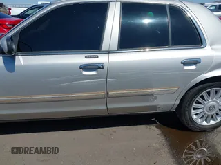 2009 Mercury Grand Marquis LS with VIN 2MEHM75V89X608365, listed as a IAAI auction lot 42055538 with Not Provided miles. Bid and sale history available at carsss.com. Image 18.