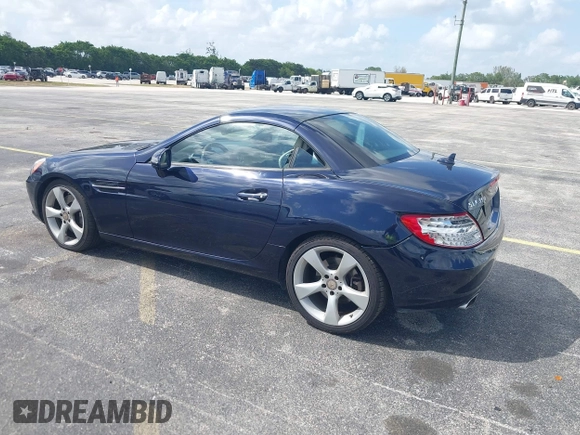 2013 Mercedes-Benz SLK 350 z VIN WDDPK5HA8DF054593, wystawiony jako IAAI lot #41821009 z przebiegiem 148 571 mil mil oraz . Historia ofert i sprzedaży dostępna na DreamBid. Obrazek 3.