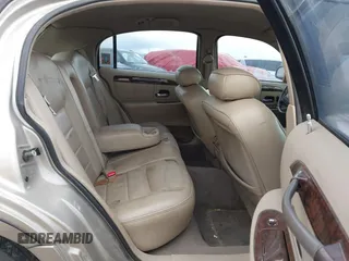 1999 Lincoln Town Car Signature z VIN 1LNHM82W0XY646721, wystawiony jako IAAI lot #41809618 z przebiegiem 173 119 mil mil oraz . Historia ofert i sprzedaży dostępna na DreamBid. Obrazek 8.