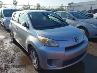 2008 Scion xD z VIN JTKKU10468J005689, wystawiony jako IAAI lot #42178257 z przebiegiem 165 553 mil mil oraz . Historia ofert i sprzedaży dostępna na DreamBid. Obrazek 1.