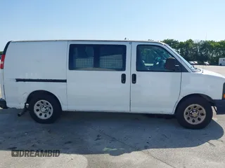 2012 Chevrolet Express Cargo z VIN 1GCSGAFX4C1176269, wystawiony jako IAAI lot #42236598 z przebiegiem 251 408 mil mil oraz . Historia ofert i sprzedaży dostępna na DreamBid. Obrazek 13.