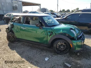 2022 MINI Hardtop Cooper SE with VIN WMW13DJ01N2R00366, listed as a Copart auction lot 81752854 with Not provided miles and Non repairable. Bid and sale history available at DreamBid. Image 4.