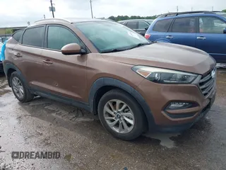2016 Hyundai Tucson SE z VIN KM8J33A47GU027449, wystawiony jako IAAI lot #42157411 z przebiegiem 108 757 mil mil oraz . Historia ofert i sprzedaży dostępna na DreamBid. Obrazek 1.