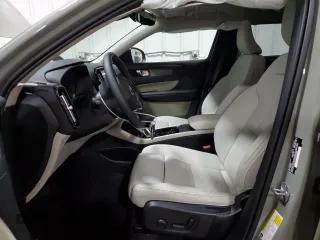 2025 Volvo XC40 Plus Dark Theme with VIN YV4L12UC7S2490418, listed as a Copart auction lot 60496755 with 10,762 mi miles and Salvage title. Bid and sale history available at DreamBid. Image 7.