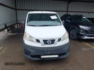 2014 Nissan NV200 S z VIN 3N6CM0KN0EK701502, wystawiony jako IAAI lot #41549271 z przebiegiem 122 060 mil mil oraz . Historia ofert i sprzedaży dostępna na DreamBid. Obrazek 12.
