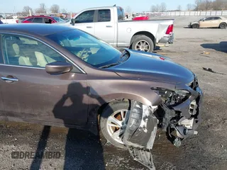2015 Nissan Altima 2.5 S with VIN 1N4AL3AP8FC172637, listed as a IAAI auction lot 41617876 with 162,290 mi miles. Bid and sale history available at carsss.com. Image 17.