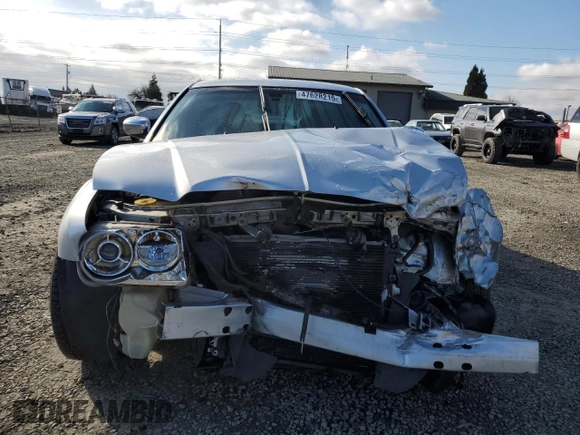 2005 Chrysler 300 C with VIN 2C3AA63H15H674199, listed as a Copart auction lot 47628215 with 154,052 mi miles and Salvage Title. Bid and sale history available at DreamBid. Image 5.