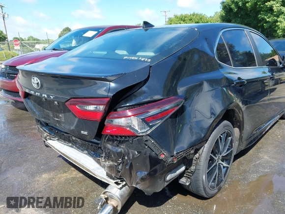 2022 Toyota Camry SE z VIN 4T1G11AK2NU499302, wystawiony jako IAAI lot #42233378 z przebiegiem 122 635 mil mil oraz . Historia ofert i sprzedaży dostępna na DreamBid. Obrazek 6.