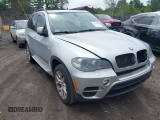 2012 BMW X5 35i с VIN 5UXZV4C55CL760501, выставлен на аукционе IAAI как лот 42724007 с пробегом 112 303 миль миль и . История ставок и продаж доступна на DreamBid. Изображение 1.