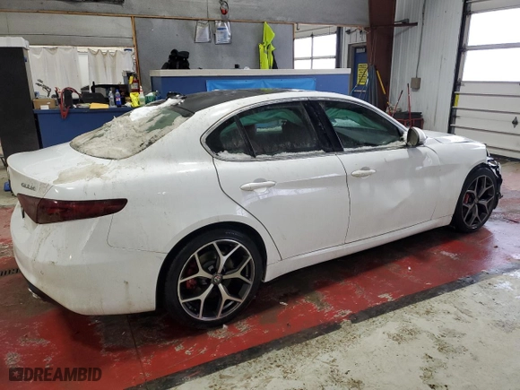 2020 Alfa Romeo Giulia Ti Sport with VIN ZARFANBN1L7636408, listed as a Copart auction lot 88179835 with 31,604 mi miles and Salvage Title. Bid and sale history available at carsss.com. Image 3.