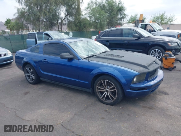 2007 Ford Mustang Deluxe z VIN 1ZVFT80N975241366, wystawiony jako IAAI lot #42408850 z przebiegiem 193 336 mil mil oraz . Historia ofert i sprzedaży dostępna na DreamBid. Obrazek 1.