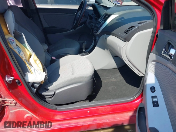 2013 Hyundai Accent GLS z VIN KMHCU4AE6DU350942, wystawiony jako IAAI lot #42417340 z przebiegiem 105 640 mil mil oraz . Historia ofert i sprzedaży dostępna na DreamBid. Obrazek 5.
