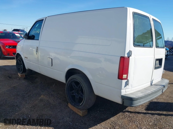 1997 Chevrolet Astro Cargo Van with VIN 1GCDM19WXVB186404, listed as a IAAI auction lot 41634579 with 277,674 mi miles. Bid and sale history available at carsss.com. Image 3.