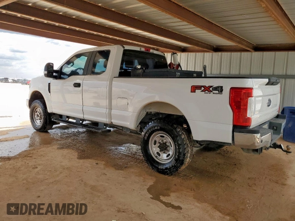 2018 Ford F-250 XL with VIN 1FT7X2B68JEB42253, listed as a Copart auction lot 62871265 with 194,846 mi miles and Clean title. Bid and sale history available at DreamBid. Image 2.