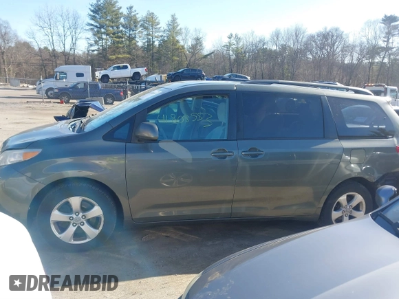 2011 Toyota Sienna LE AAS with VIN 5TDKK3DC0BS052186, listed as a IAAI auction lot 41808553 with 131,321 mi miles. Bid and sale history available at carsss.com. Image 14.