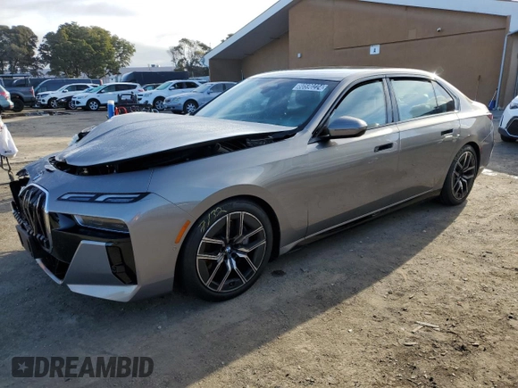 2024 BMW 7 Series 740i xDrive z VIN WBA33EH04RCS76342, wystawiony jako Copart lot #80590224 z przebiegiem 8 065 mil mil oraz Czysty tytuł • Clean title. Historia ofert i sprzedaży dostępna na DreamBid. Obrazek 1.