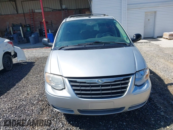 2006 Chrysler Town & Country Touring with VIN 2A4GP54L36R820920, listed as a IAAI auction lot 42335161 with 205,432 mi miles and . Bid and sale history available at DreamBid. Image 12.