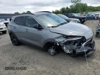 2024 Buick Encore GX Sport Touring z VIN KL4AMESL5RB161968, wystawiony jako Copart lot #59339945 z przebiegiem Nie podano mil oraz Szkoda całkowita • Salvage title. Historia ofert i sprzedaży dostępna na DreamBid. Obrazek 4.