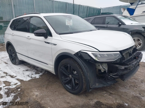 2023 Volkswagen Tiguan SE R-Line Black with VIN 3VVCB7AX6PM132085, listed as a IAAI auction lot 41278065 with 24,333 mi miles. Bid and sale history available at carsss.com. Image 1.