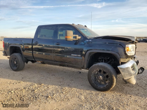 2018 GMC Sierra 2500HD with VIN 1GT12REG8JF167083, listed as a Copart auction lot 42046755 with 204,046 mi miles and Salvage Title. Bid and sale history available at carsss.com. Image 4.