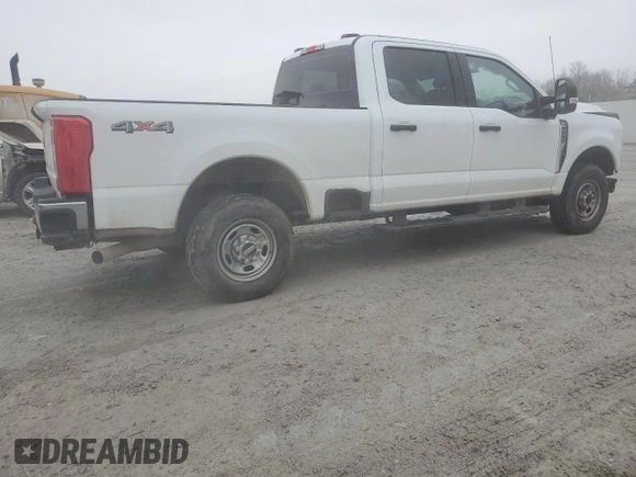 2023 Ford F-250 XL z VIN 1FT7W2BAXPEE10526, wystawiony jako Copart lot #83852774 z przebiegiem 12 646 mil mil oraz Czysty tytuł • Clean title. Historia ofert i sprzedaży dostępna na DreamBid. Obrazek 3.