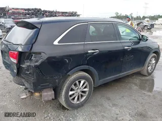 2017 Kia Sorento LX with VIN 5XYPG4A32HG293495, listed as a IAAI auction lot 41929583 with 117,080 mi miles. Bid and sale history available at carsss.com. Image 4.