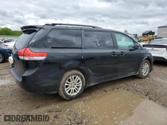 2012 Toyota Sienna XLE AAS z VIN 5TDYK3DC7CS263011, wystawiony jako Copart lot #58335465 z przebiegiem 229 319 mil mil oraz Czysty tytuł • Clean title. Historia ofert i sprzedaży dostępna na DreamBid. Obrazek 3.