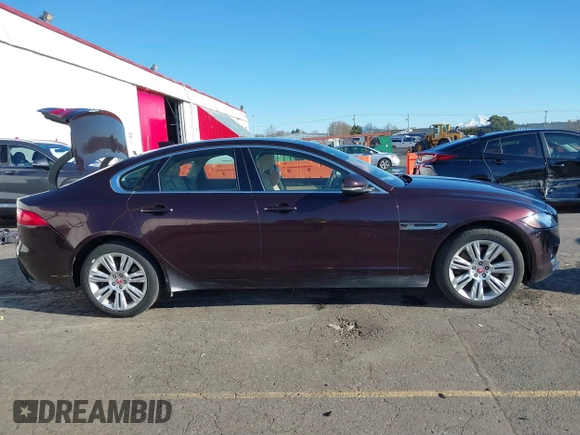 2016 Jaguar XF 35t Premium with VIN SAJBD4BV9GCY21749, listed as a IAAI auction lot 41430358 with 79,289 mi miles. Bid and sale history available at carsss.com. Image 13.