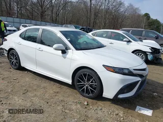 2022 Toyota Camry SE with VIN 4T1T11AK6NU013136, listed as a IAAI auction lot 41453252 with 63,405 mi miles. Bid and sale history available at carsss.com. Image 1.