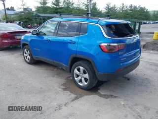 2018 Jeep Compass Altitude z VIN 3C4NJDBB0JT142314, wystawiony jako IAAI lot #42208895 z przebiegiem 119 459 mil mil oraz . Historia ofert i sprzedaży dostępna na DreamBid. Obrazek 3.