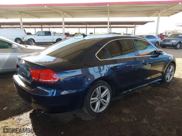 2012 Volkswagen Passat SE w/Sunroof with VIN 1VWBM7A39CC101522, listed as a IAAI auction lot 41484783 with 198,622 mi miles. Bid and sale history available at carsss.com. Image 4.