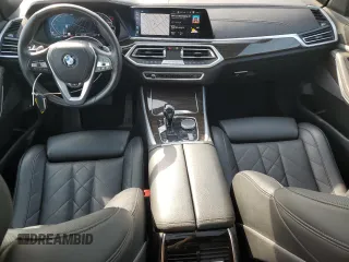 2023 BMW X5 xDrive45e z VIN 5UXTA6C03P9P26996, wystawiony jako Copart lot #53747565 z przebiegiem 52 599 mil mil oraz Szkoda całkowita • Salvage title. Historia ofert i sprzedaży dostępna na DreamBid. Obrazek 8.