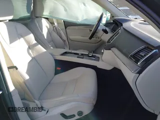 2023 Volvo XC90 Plus with VIN YV4H600N1P1931864, listed as a IAAI auction lot 41441737 with 31,429 mi miles and . Bid and sale history available at DreamBid. Image 5.