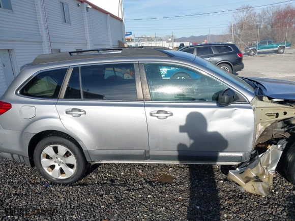 2011 Subaru Outback 2.5i Prem AWP with VIN 4S4BRBCC4B3310889, listed as a IAAI auction lot 41832441 with 209,667 mi miles. Bid and sale history available at carsss.com. Image 13.