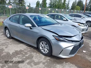2025 Toyota Camry LE z VIN 4T1DAACK0SU144060, wystawiony jako IAAI lot #42312817 z przebiegiem 1 040 mil mil oraz . Historia ofert i sprzedaży dostępna na DreamBid. Obrazek 1.