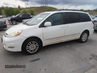 2010 Toyota Sienna XLE z VIN 5TDDK4CC5AS032076, wystawiony jako Copart lot #57675555 z przebiegiem 210 252 mil mil oraz Czysty tytuł • Clean title. Historia ofert i sprzedaży dostępna na DreamBid. Obrazek 1.