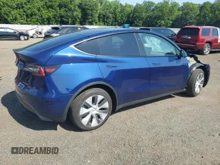 2024 Tesla Model Y Long Range with VIN 7SAYGDEE4RF032154, listed as a Copart auction lot 61973635 with 10,022 mi miles and Salvage title. Bid and sale history available at DreamBid. Image 3.