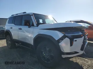2024 Lexus GX 550 Premium z VIN JTJTBCDX2R5003799, wystawiony jako Copart lot #58530225 z przebiegiem 736 mil mil oraz Szkody całkowita. Historia ofert i sprzedaży dostępna na DreamBid. Obrazek 4.