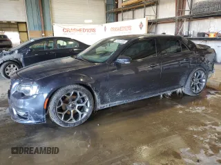 2018 Chrysler 300 S z VIN 2C3CCABG0JH244494, wystawiony jako Copart lot #51813105 z przebiegiem 61 042 mil mil oraz Szkoda całkowita • Salvage title. Historia ofert i sprzedaży dostępna na DreamBid. Obrazek 1.