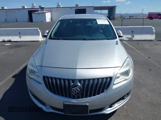 2015 Buick Regal z VIN 2G4GK5EX5F9253255, wystawiony jako IAAI lot #42652462 z przebiegiem 165 804 mil mil oraz . Historia ofert i sprzedaży dostępna na DreamBid. Obrazek 6.