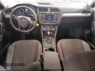 2020 Volkswagen Tiguan S z VIN 3VV1B7AX3LM150299, wystawiony jako Copart lot #57995815 z przebiegiem 45 153 mil mil oraz Czysty tytuł • Clean title. Historia ofert i sprzedaży dostępna na DreamBid. Obrazek 8.